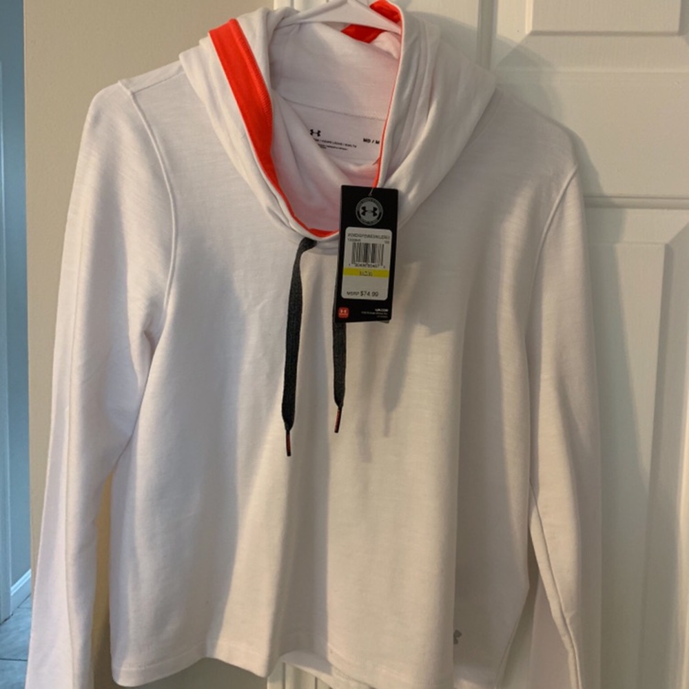 UNDER ARMOUR SWEATSHIRT.